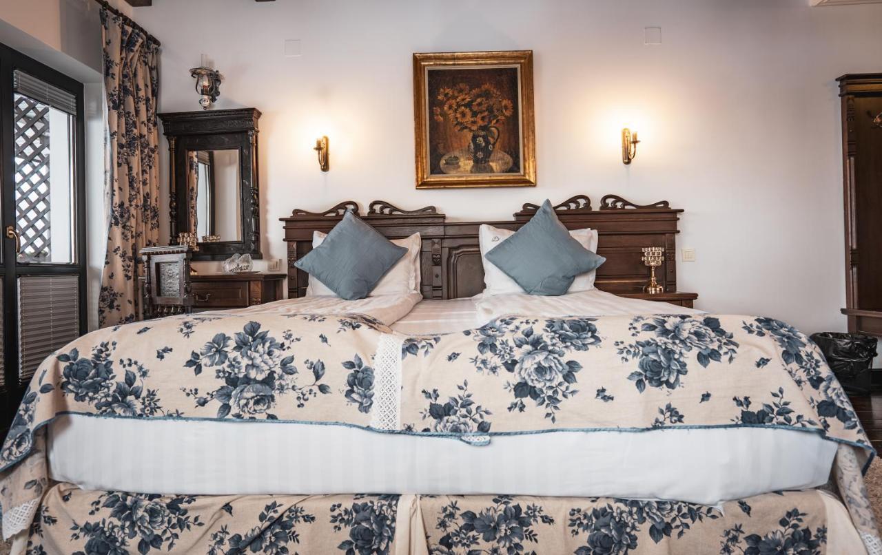 Conacul Bratescu Hotel Törcsvár Kültér fotó