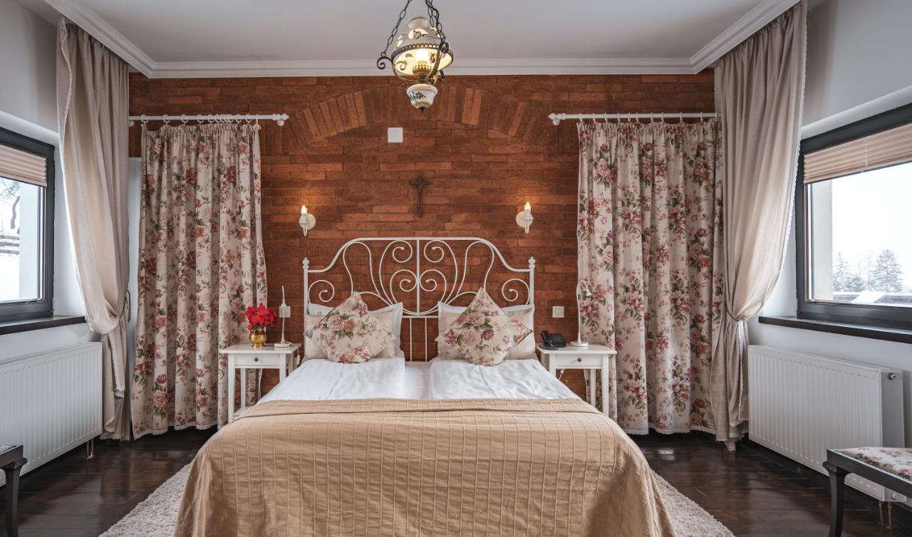 Conacul Bratescu Hotel Törcsvár Kültér fotó