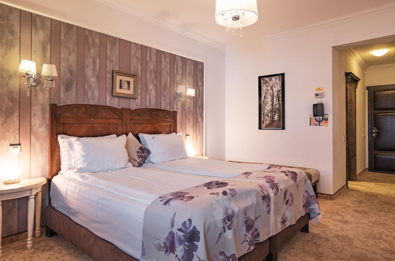 Conacul Bratescu Hotel Törcsvár Kültér fotó