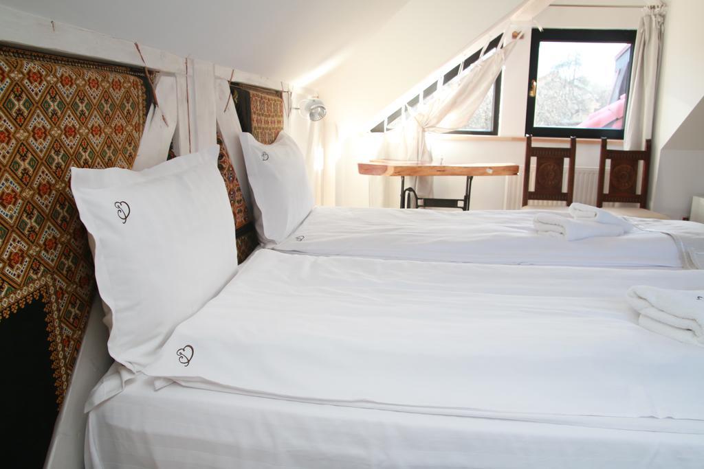 Conacul Bratescu Hotel Törcsvár Kültér fotó