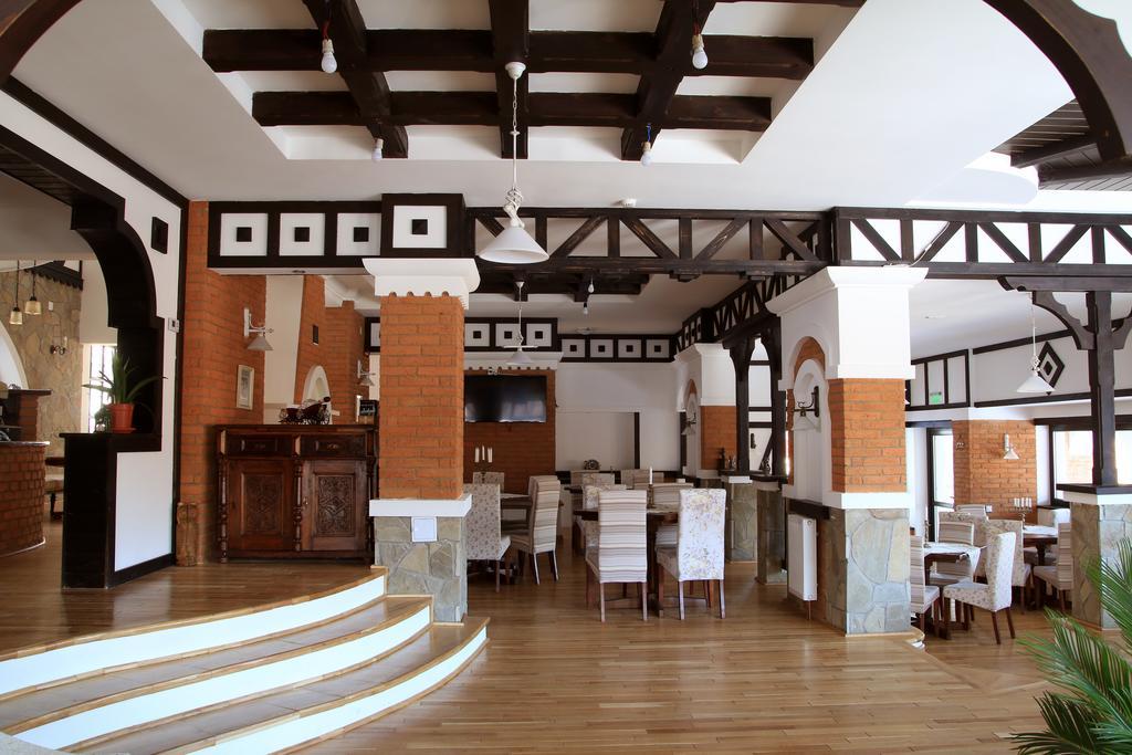 Conacul Bratescu Hotel Törcsvár Kültér fotó