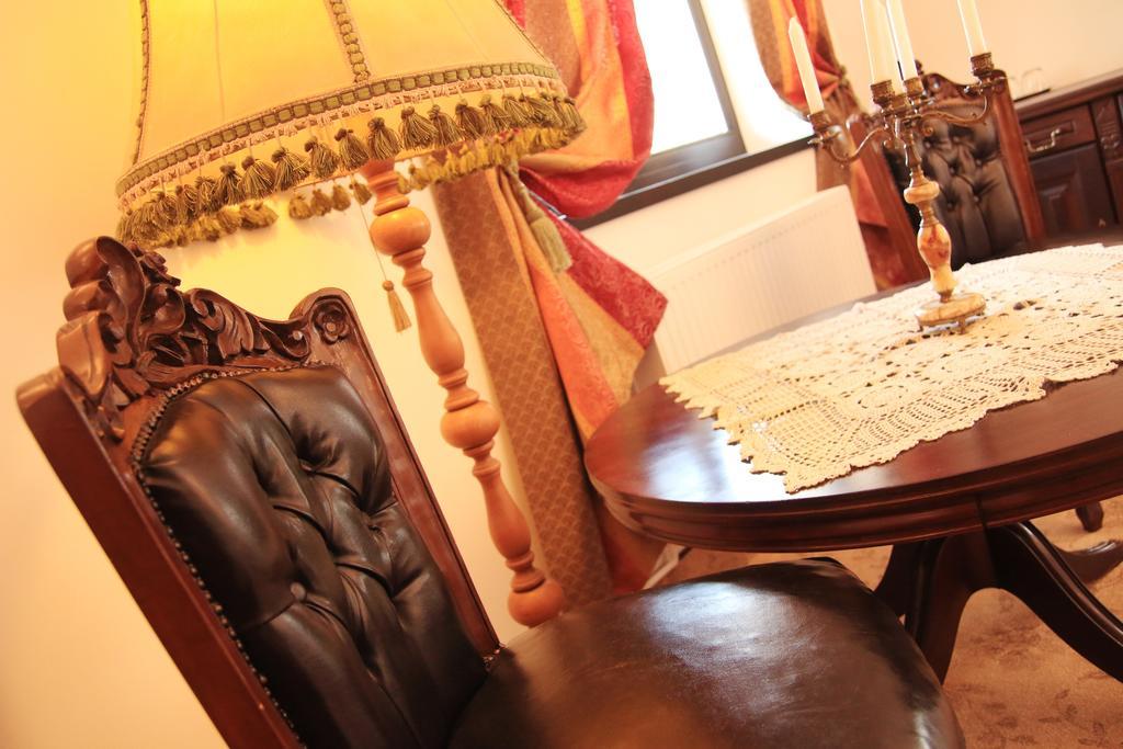 Conacul Bratescu Hotel Törcsvár Kültér fotó