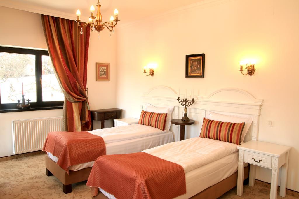 Conacul Bratescu Hotel Törcsvár Szoba fotó