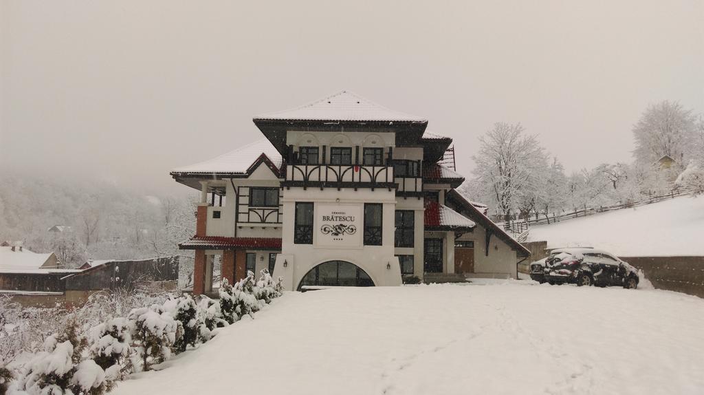 Conacul Bratescu Hotel Törcsvár Kültér fotó
