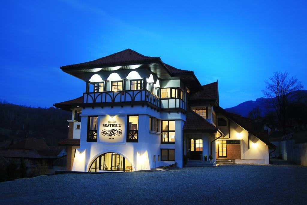 Conacul Bratescu Hotel Törcsvár Kültér fotó