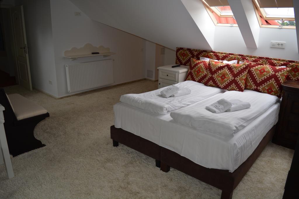 Conacul Bratescu Hotel Törcsvár Kültér fotó