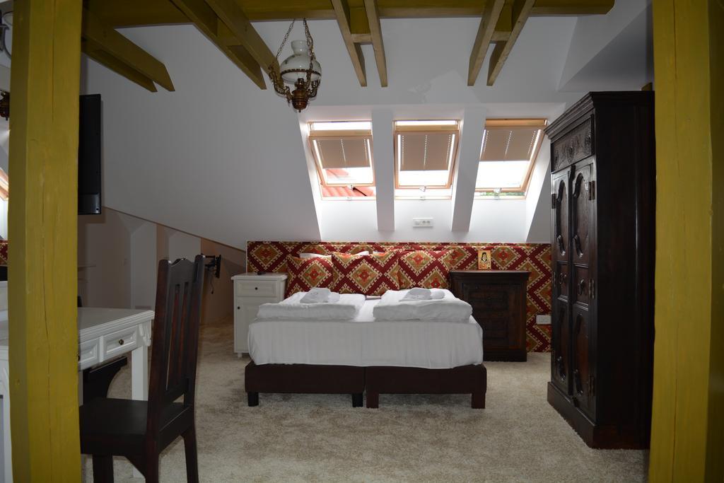 Conacul Bratescu Hotel Törcsvár Kültér fotó