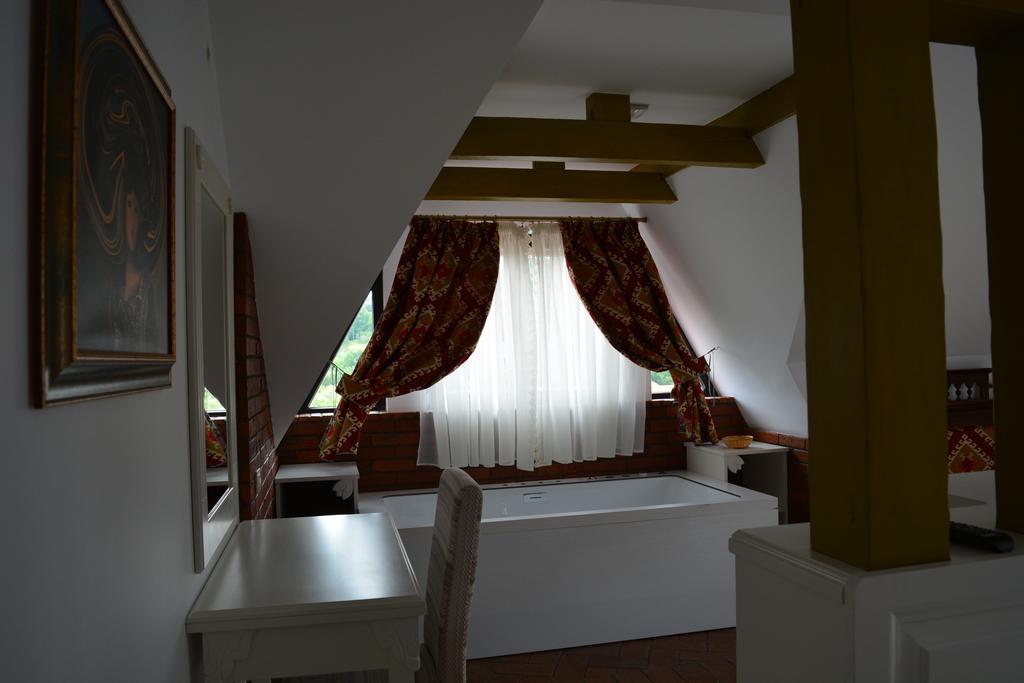 Conacul Bratescu Hotel Törcsvár Kültér fotó