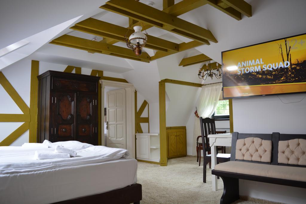 Conacul Bratescu Hotel Törcsvár Kültér fotó