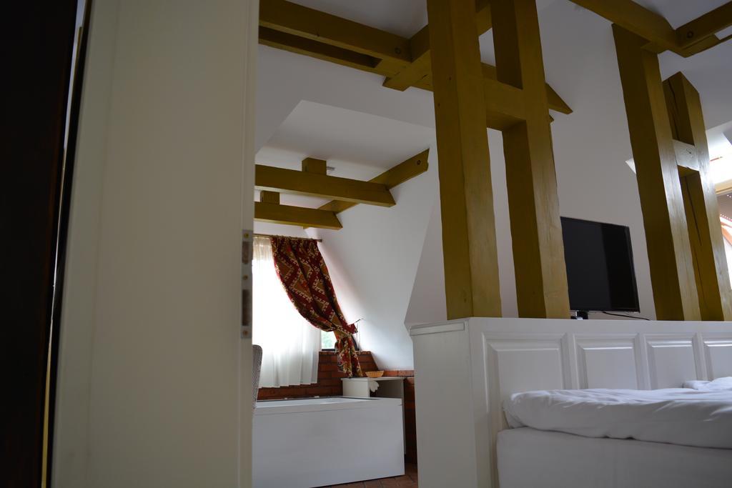 Conacul Bratescu Hotel Törcsvár Kültér fotó